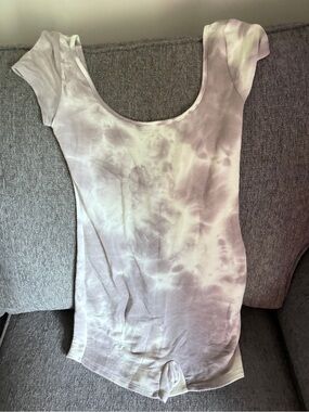 Women's Scoop Neck Tie-Dye romper. - Light Gray